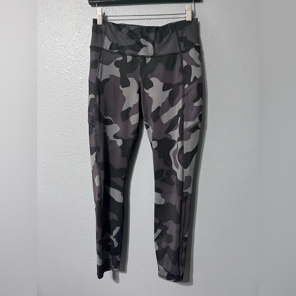 ATHLETA High Rise Gray Camo 7/8 Tight / Legging Size Small Phone Pocket EUC. - Picture 1 of 5